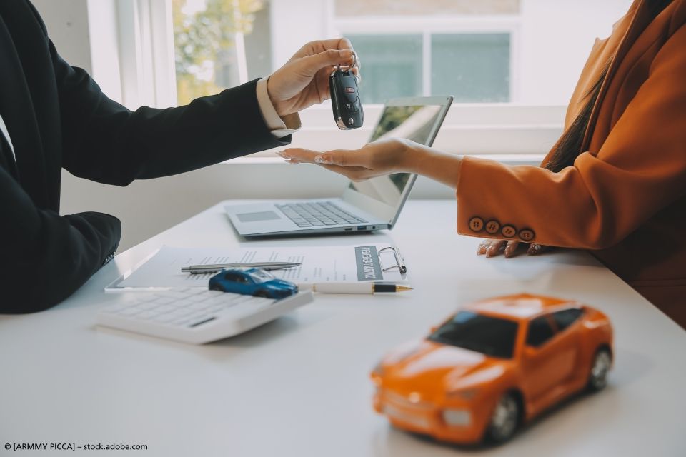 Autokaufe, Autoschlüssel wird übergeben AL-ANSARI AUTOHANDEL