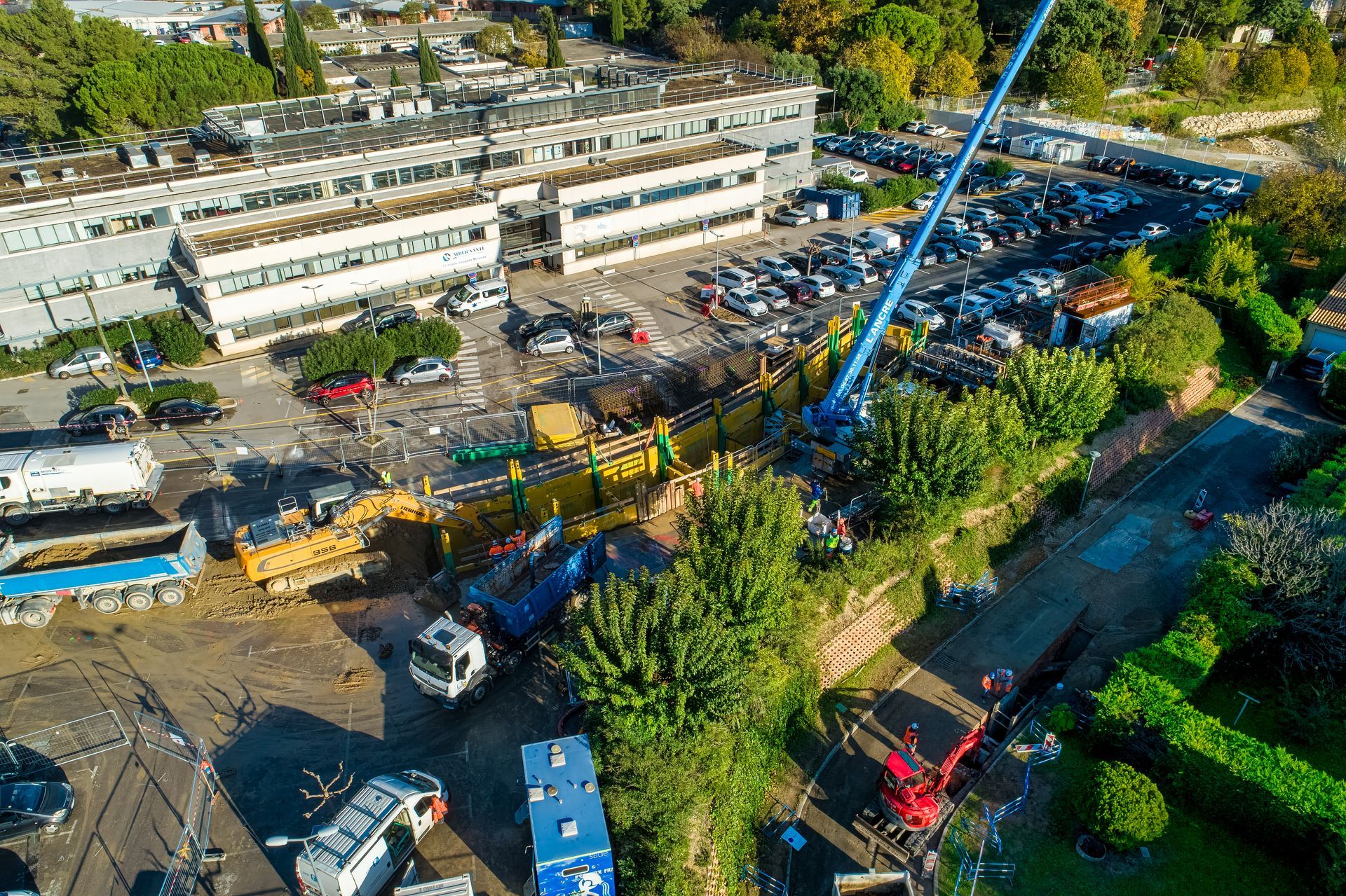 La vue aérienne d'un chantier.