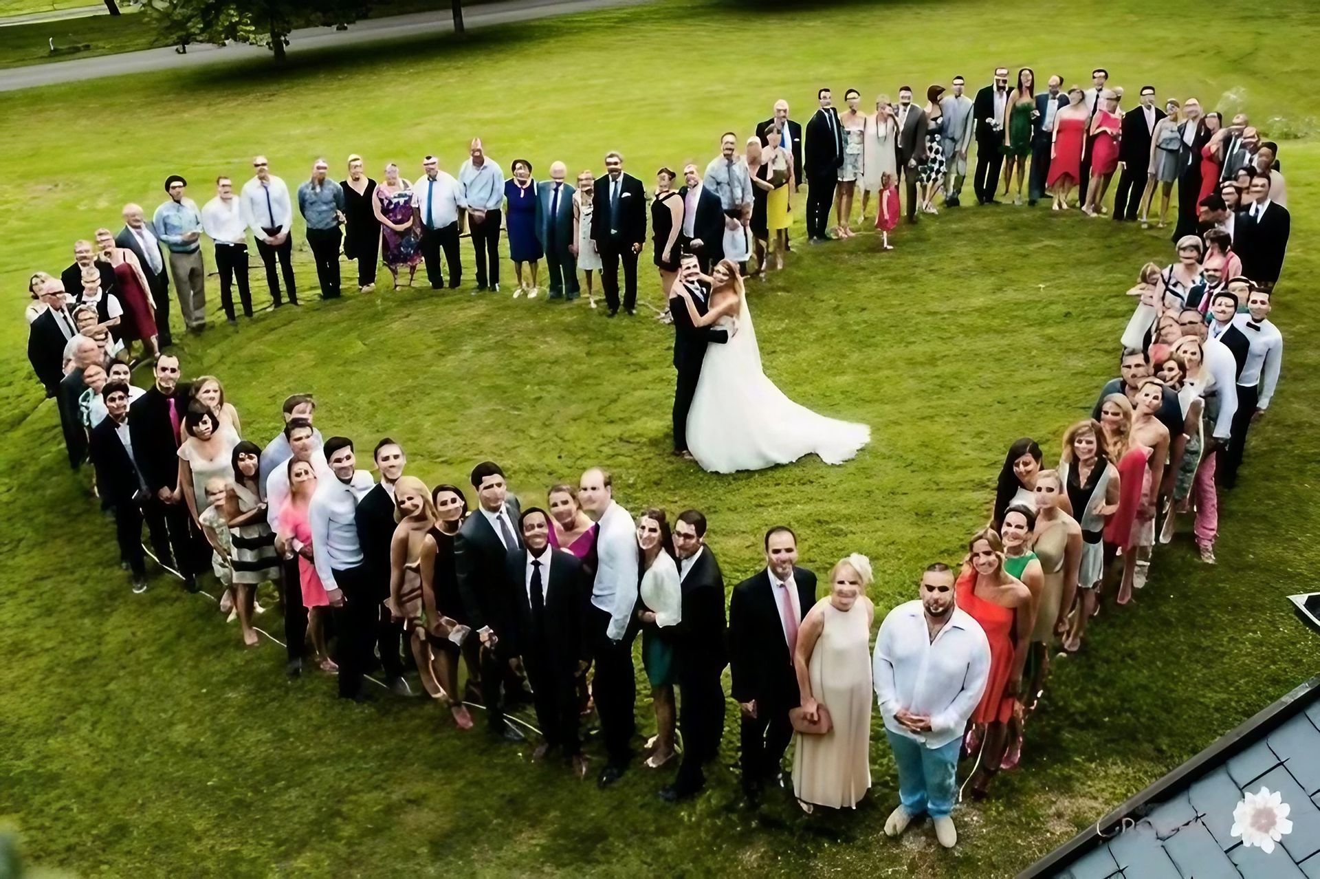 L'arrivée des parents des mariés.