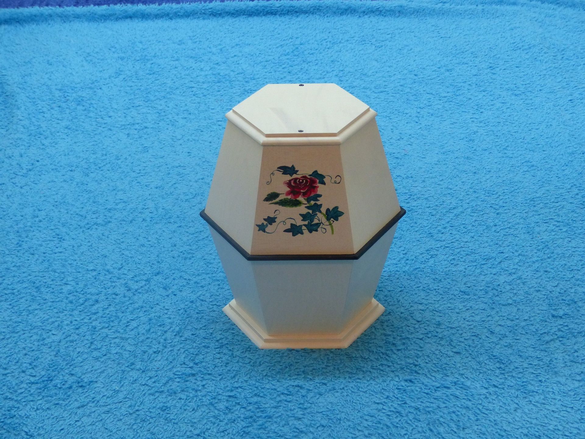 Holzurne - ABAS Bestattungen