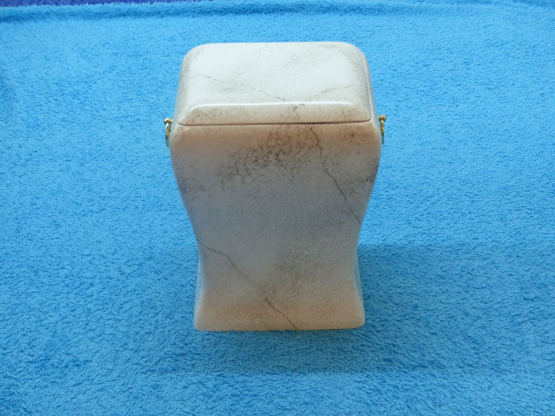 Holzurne - ABAS Bestattungen