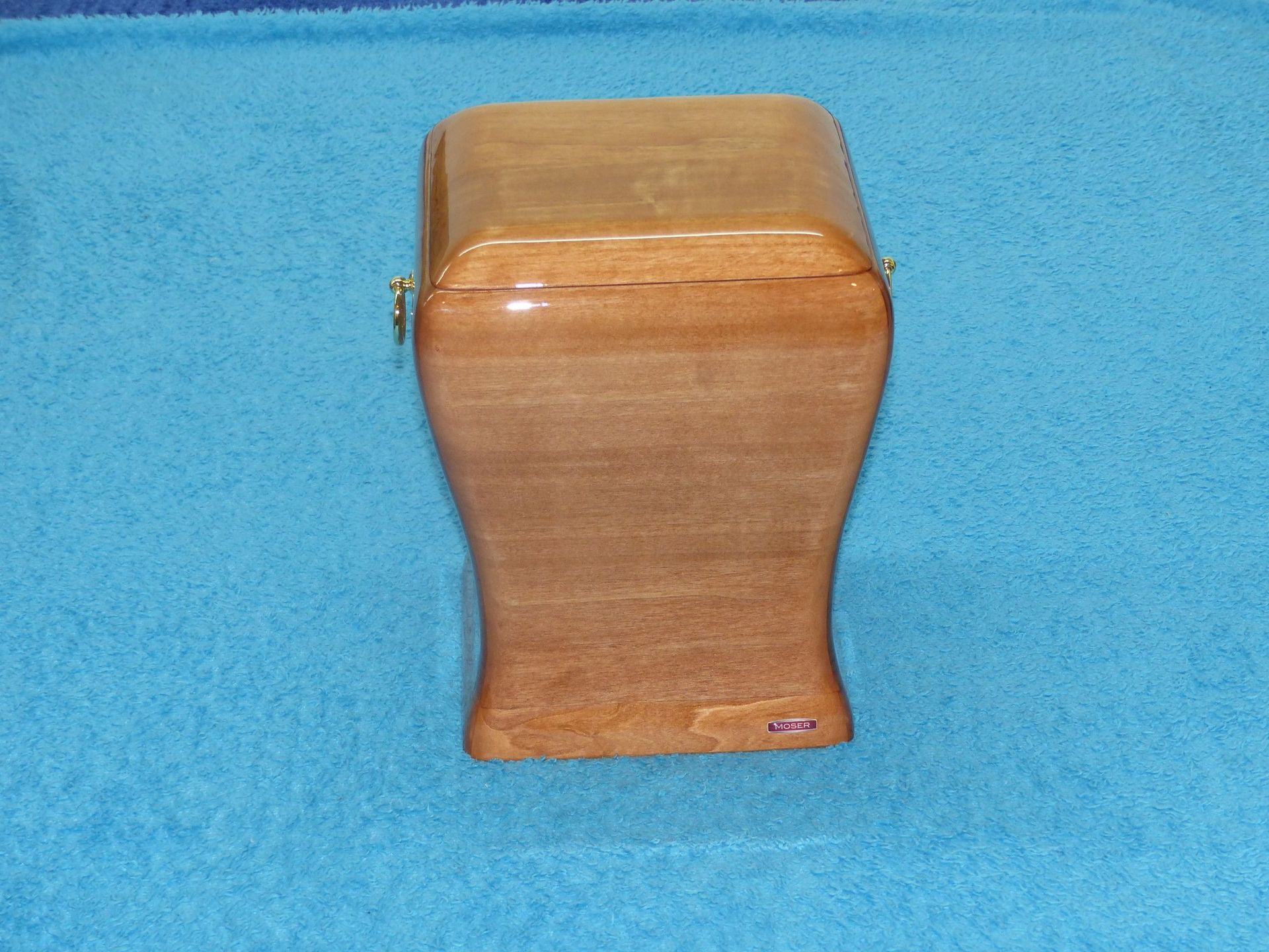 Holzurne - ABAS Bestattungen