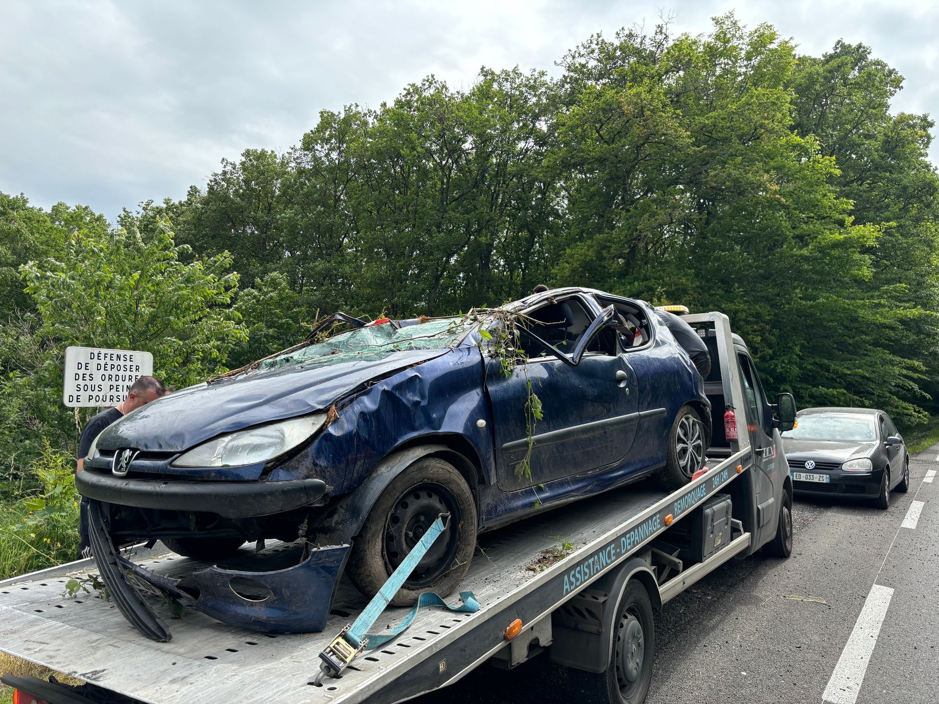 BMW avec face avant endommagée