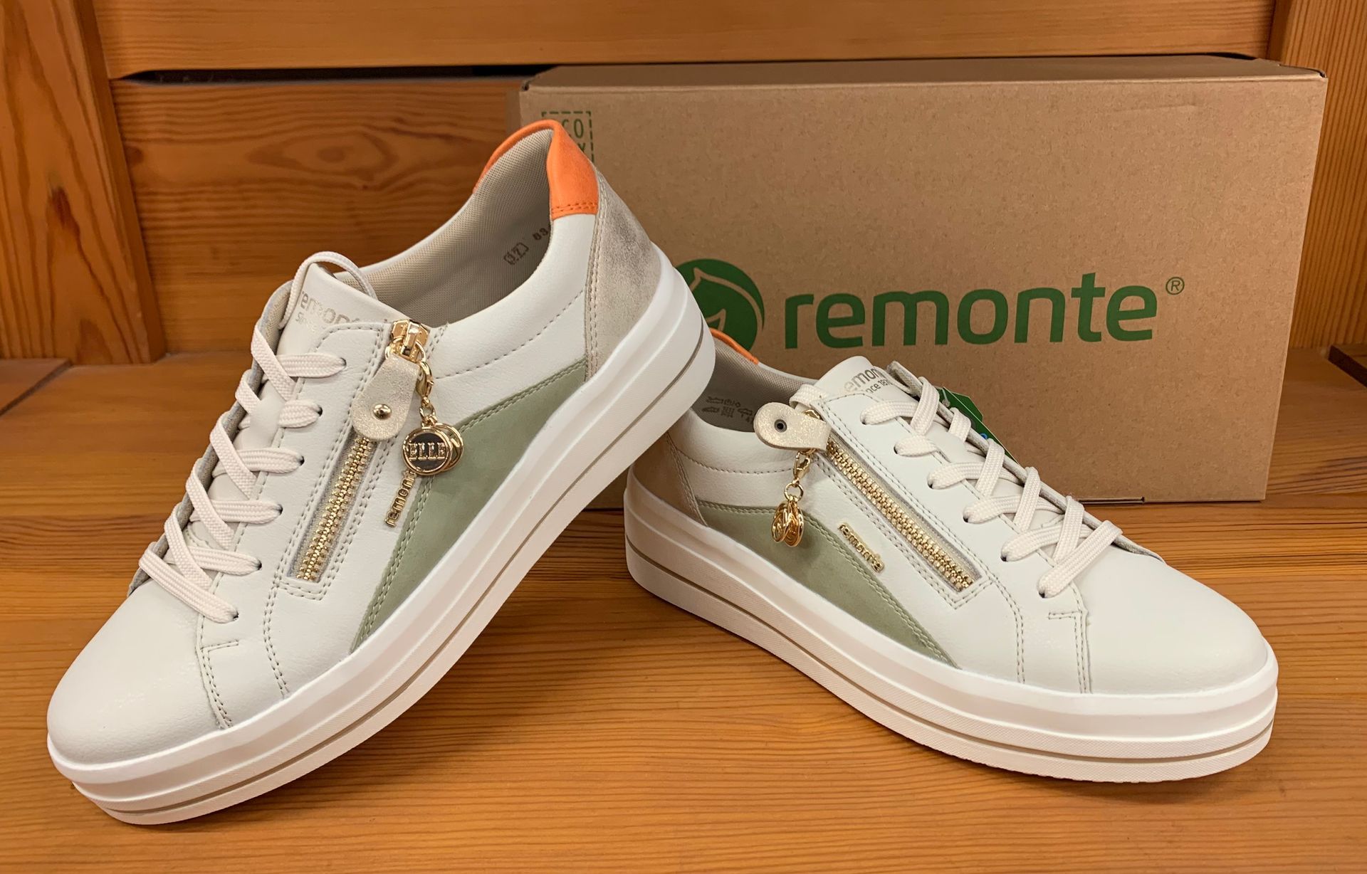 Paire de chaussures Remonte