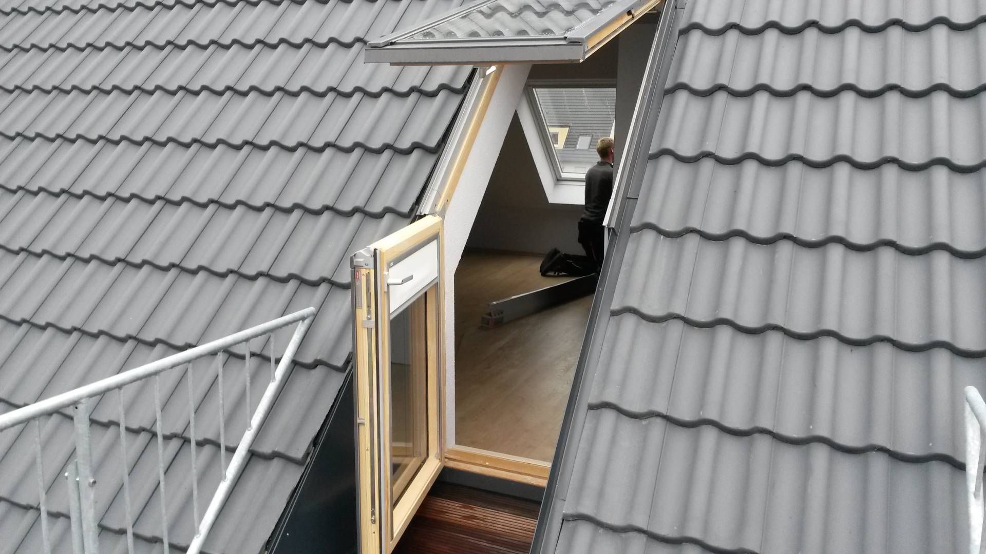 Dach mit Dachfenster was eingebaut wurde