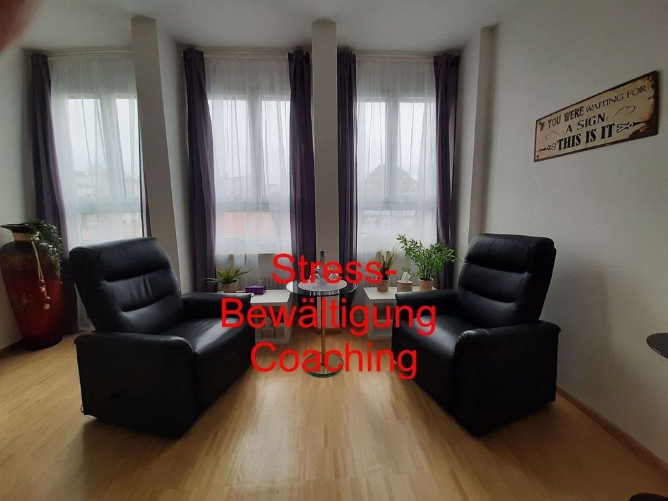 Raum mit Sesseln im Zentrum für Stressregulation Basel