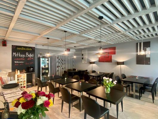 Zentral Thai Restaurant & Takeaway, Rujiwan Tangsiri Außenansicht