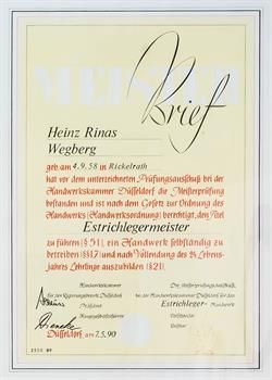 Es ist eine bescheinigung auf der es kurz steht.