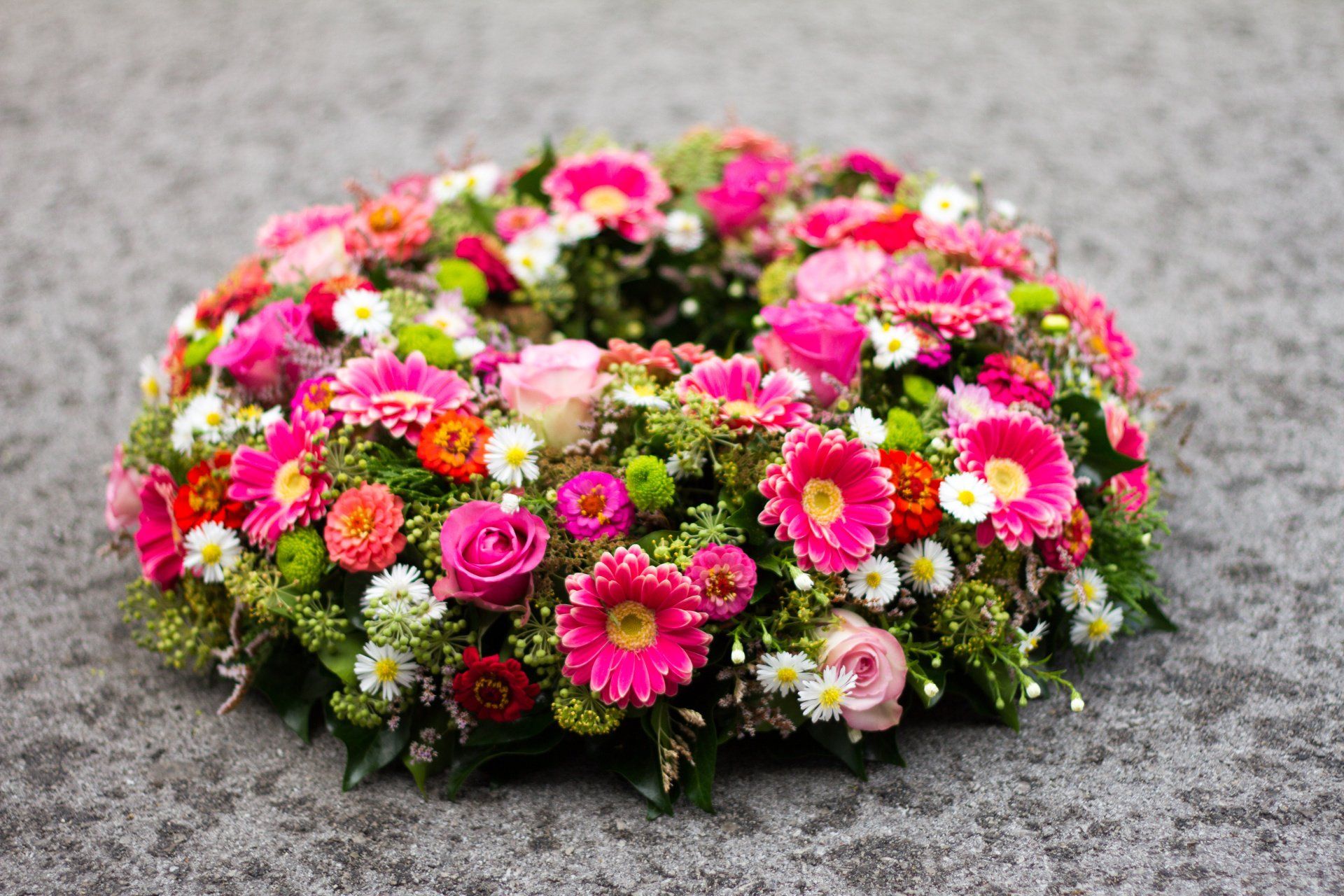 Couronne de fleurs multicolores