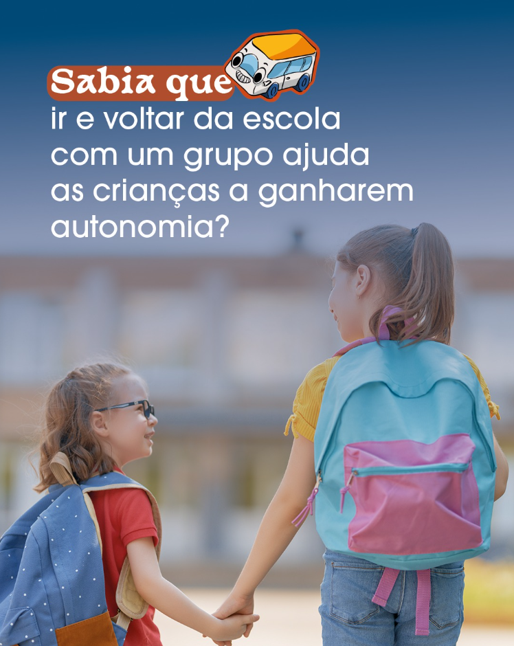 Duas meninas com mochilas, de mãos dadas, escrevem