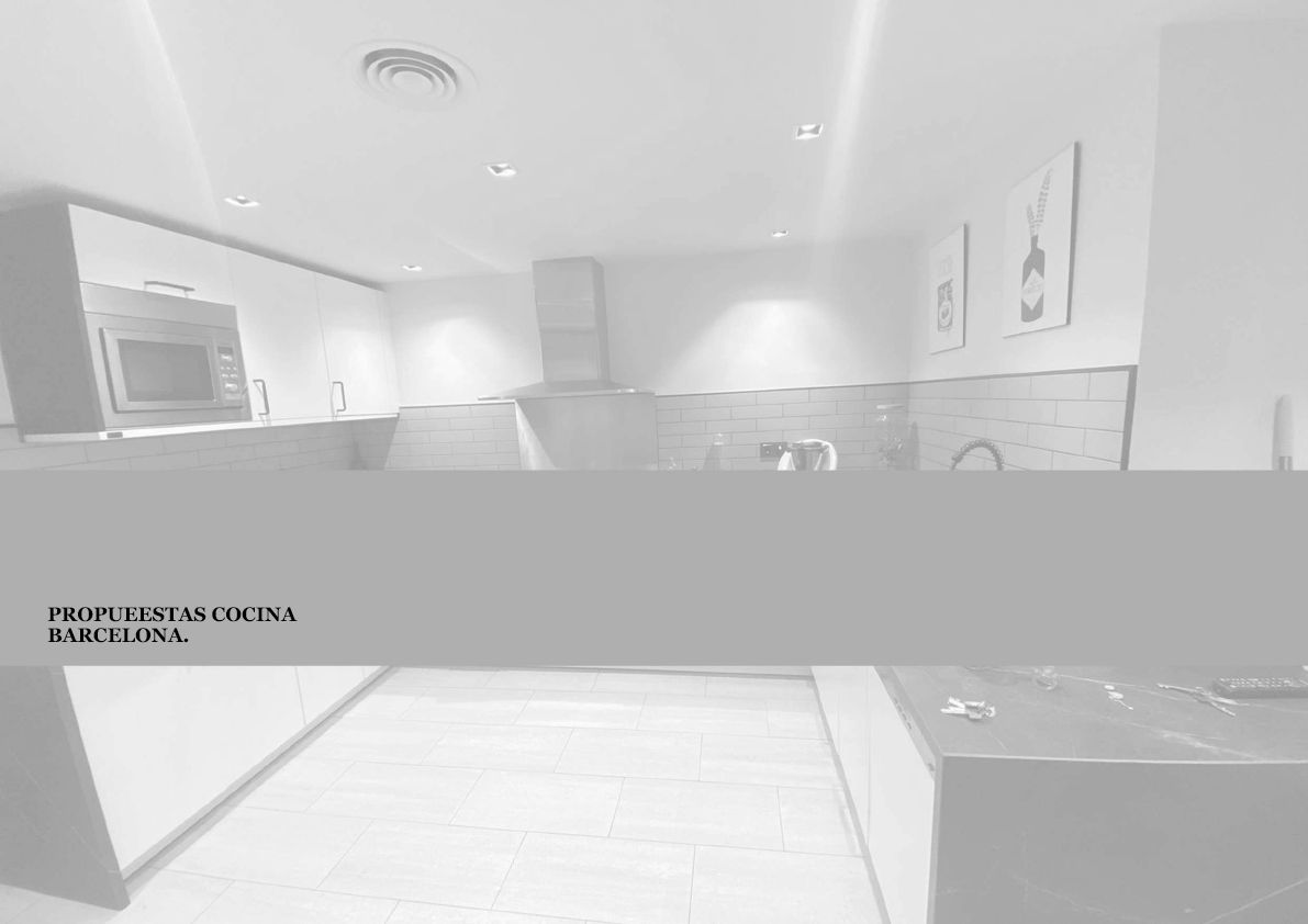 Una fotografía en blanco y negro de una cocina con gabinetes blancos y un microondas.