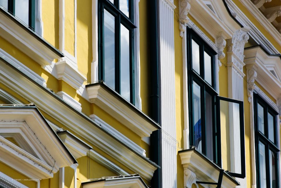 Altbau mit von Maler Schrod GmbH renovierter Fassade