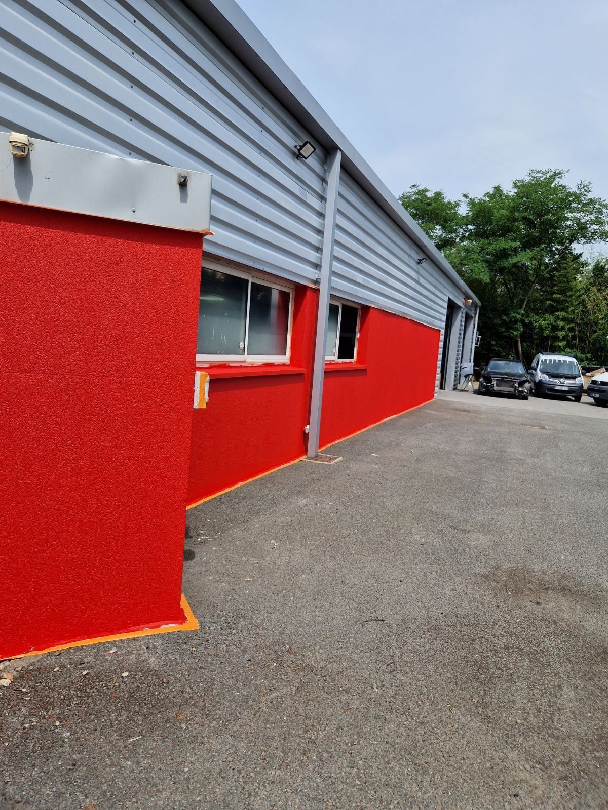 Application de peinture extérieure rouge