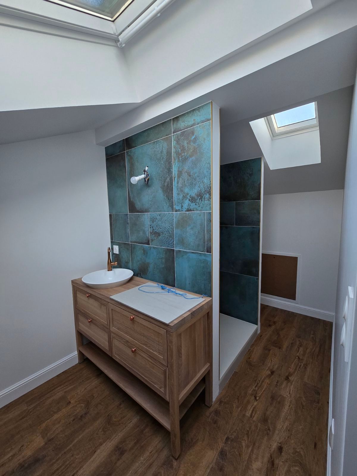 Pose de sols souples dans salle de bain