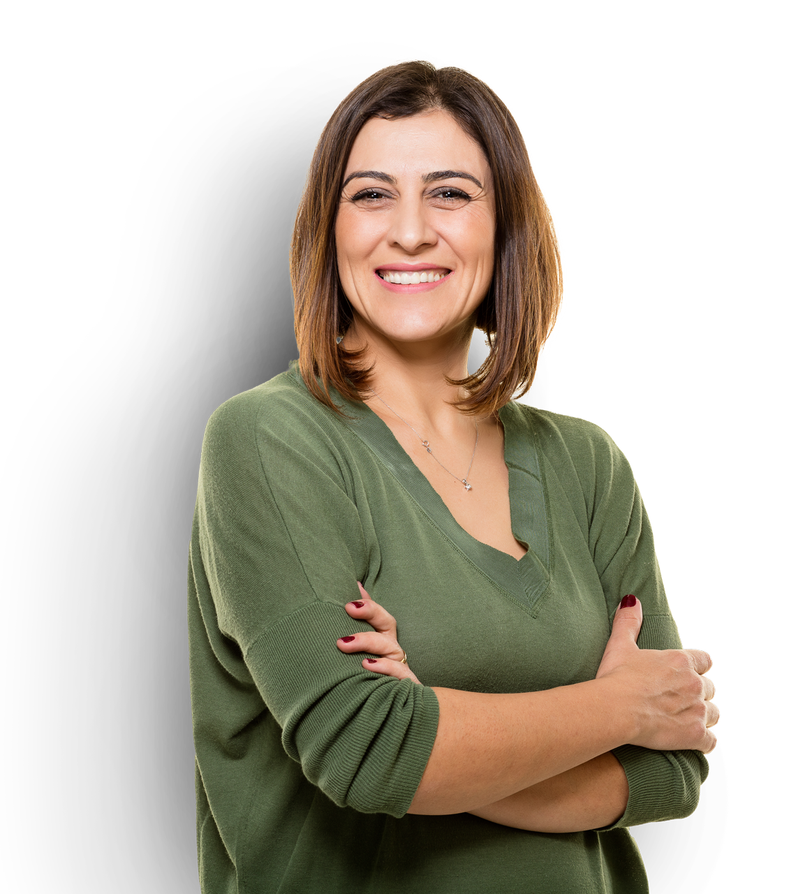Une femme portant un pull vert et souriant