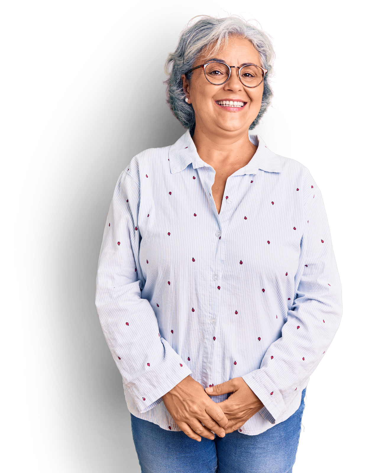 Une femme d'âge mûre nous souriant