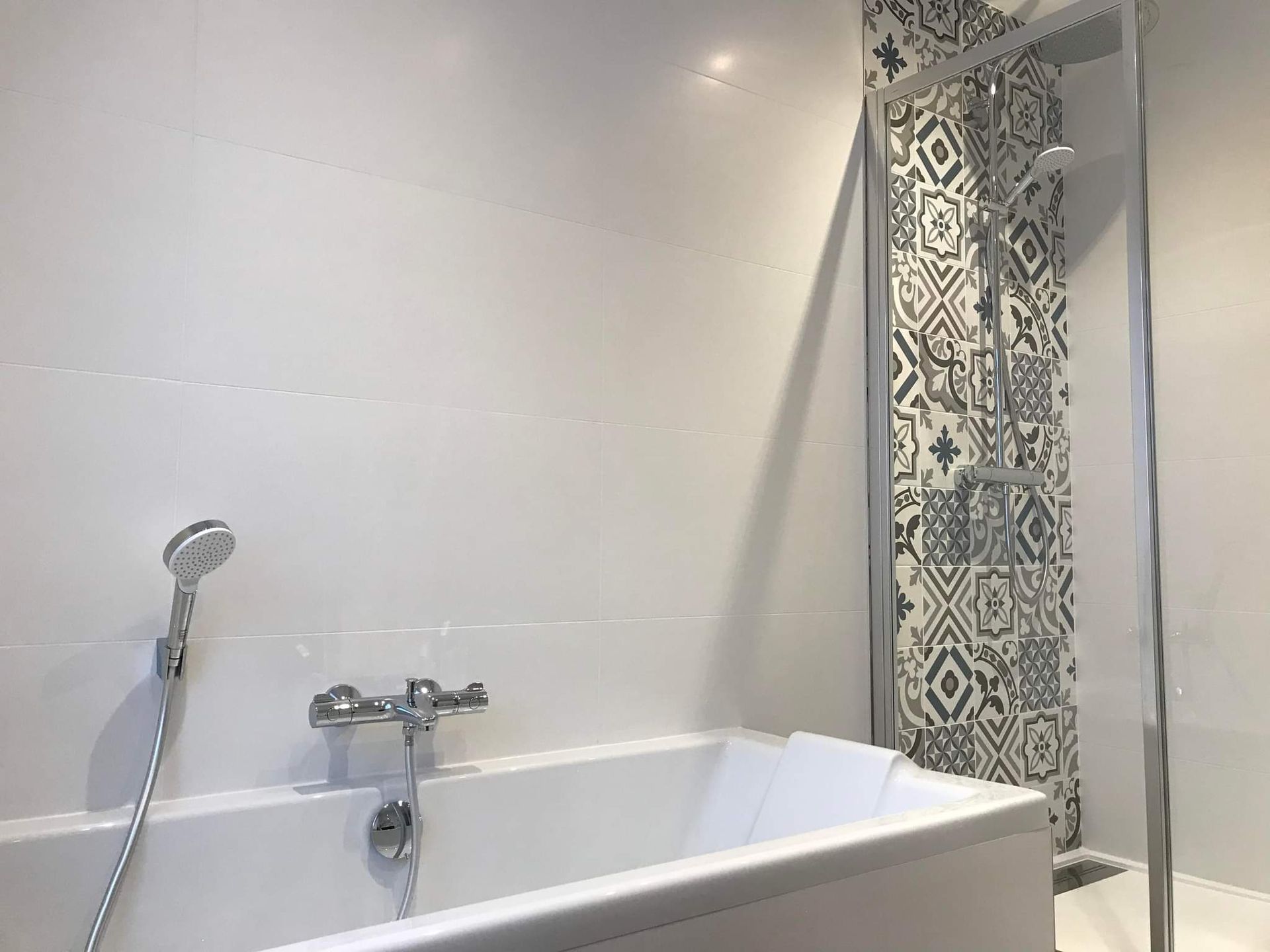 Salle de bains avec douche à l'italienne