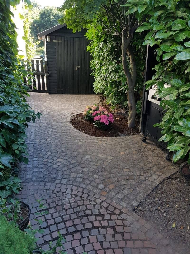 Gefplegter Gartenweg