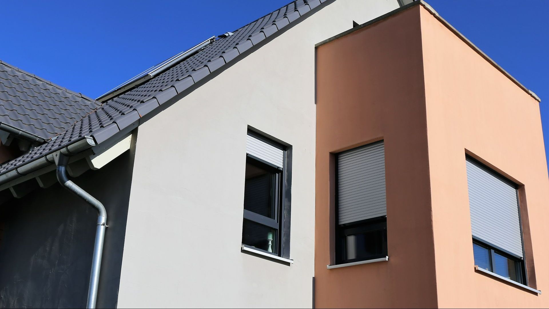 Façade de maison bicolore