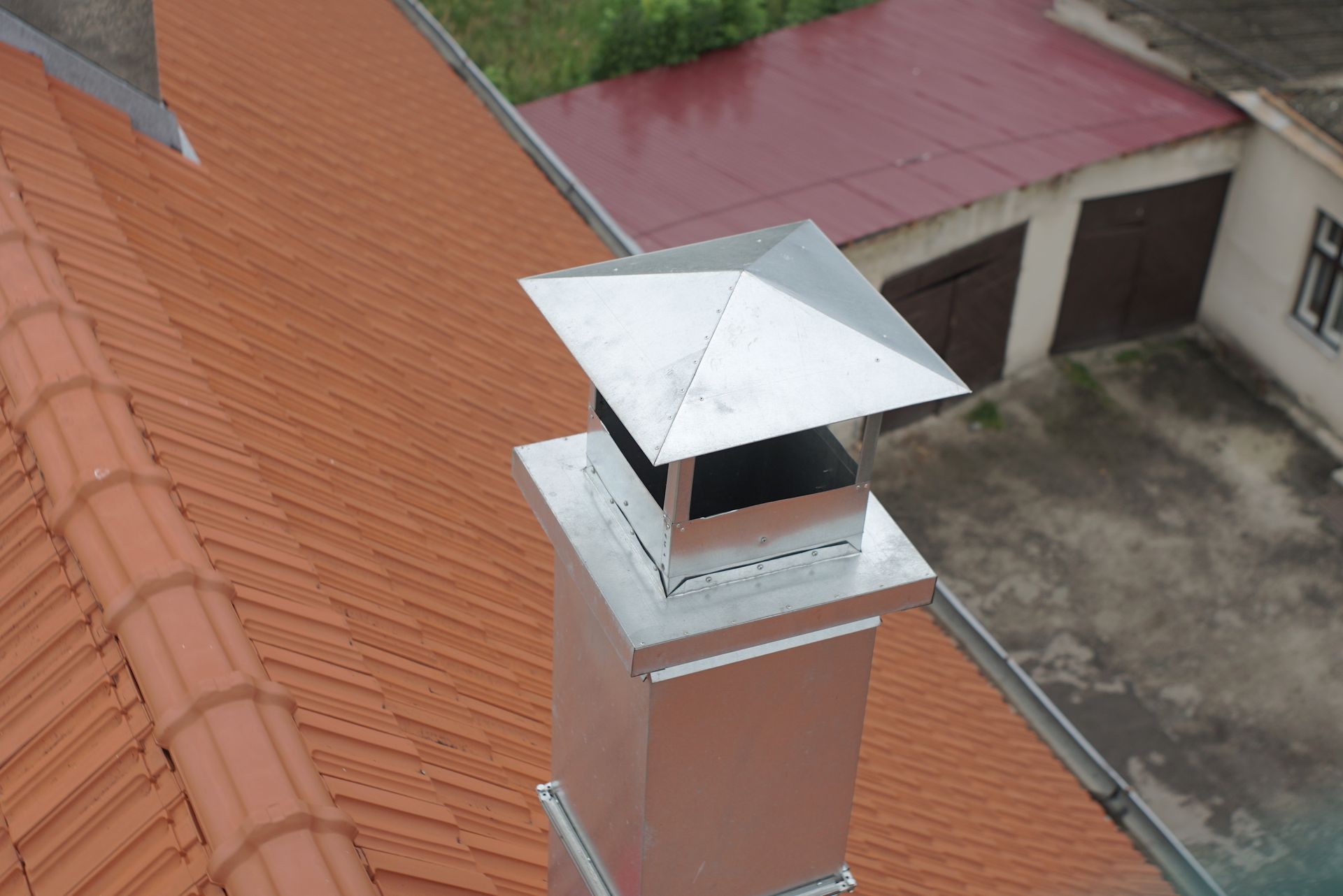 Conduit de cheminée recouvert de métal