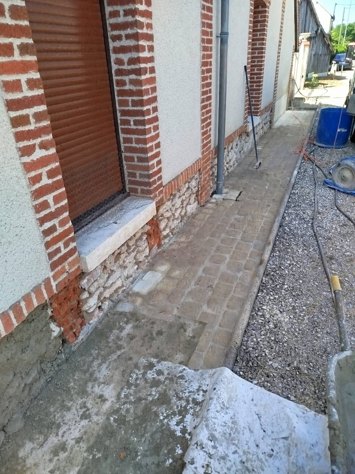 Une maison vue de l'extérieur.