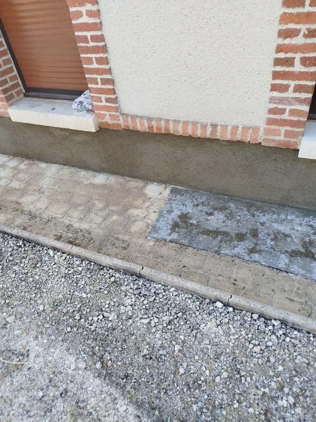 Le sol extérieur d'une maison.