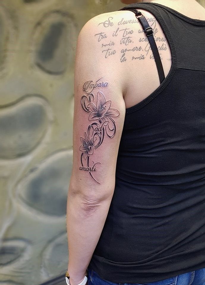 Fotogalerie ,,Tattoos alt'' von Tattoo V,