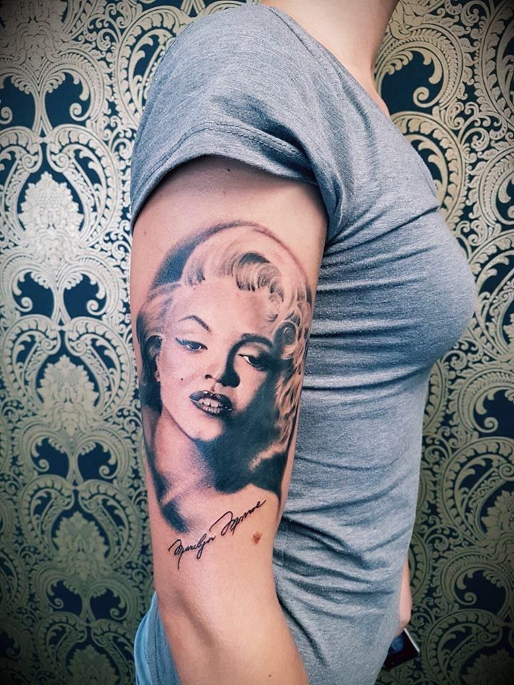 Fotogalerie ,,Tattoos neu'' von Tattoo V,