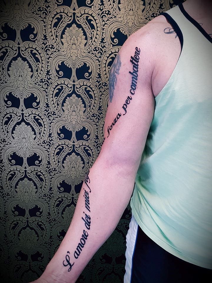 Fotogalerie ,,Tattoos neu'' von Tattoo V,