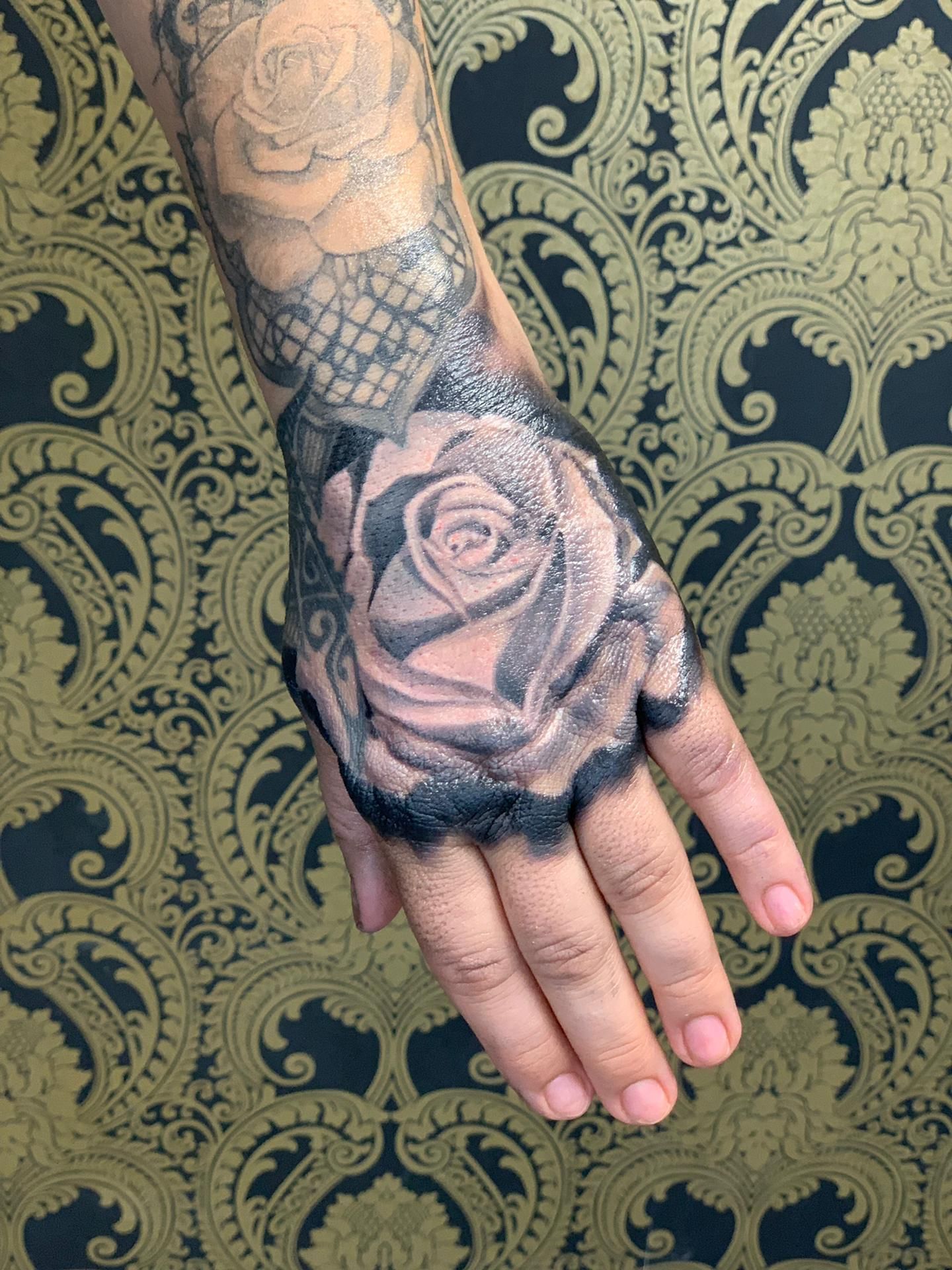Fotogalerie ,,Tattoos neu'' von Tattoo V,