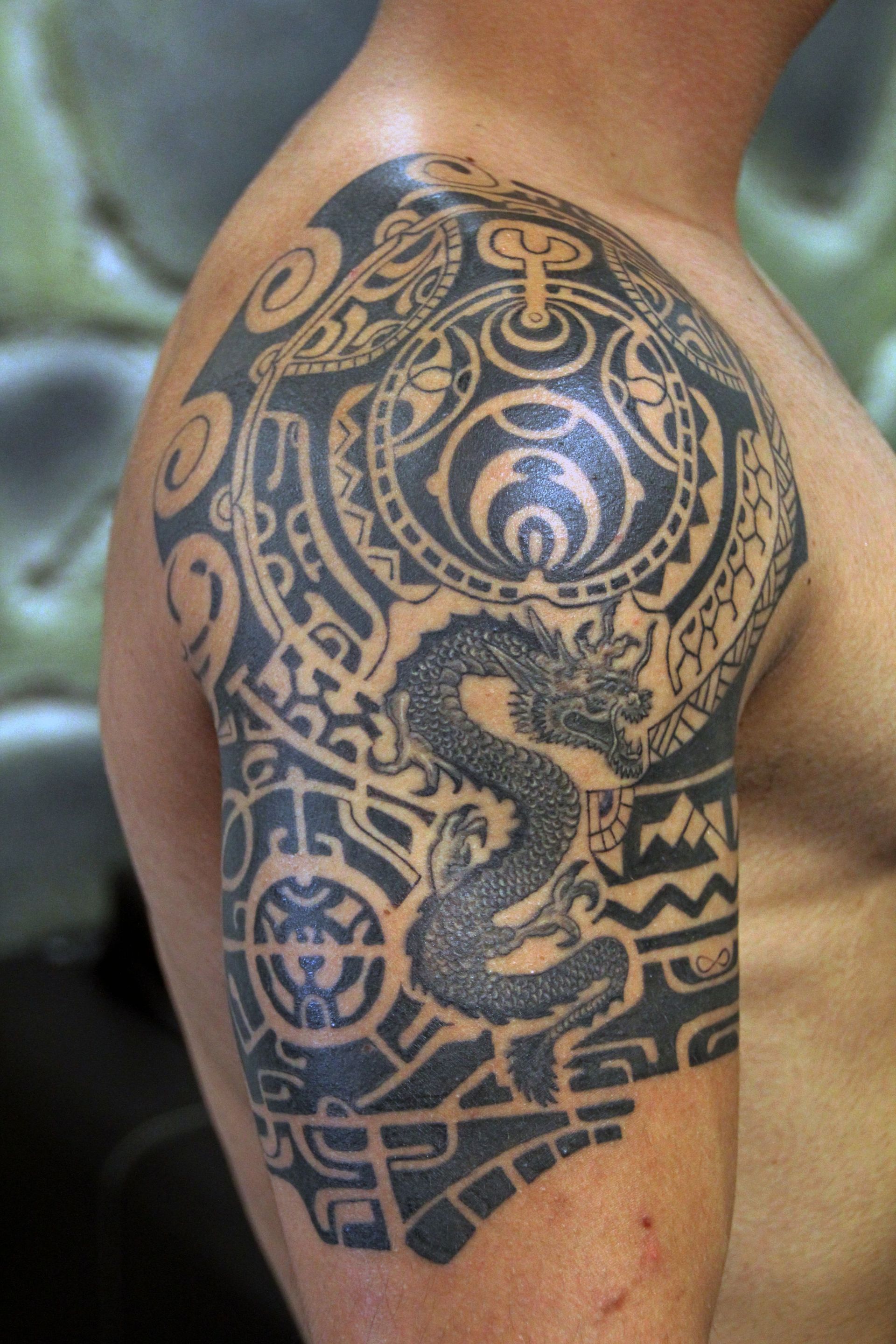 Fotogalerie ,,Tattoos alt'' von Tattoo V,