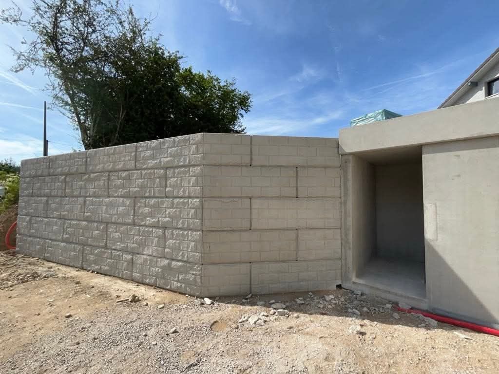 Blocs en béton matricé strié