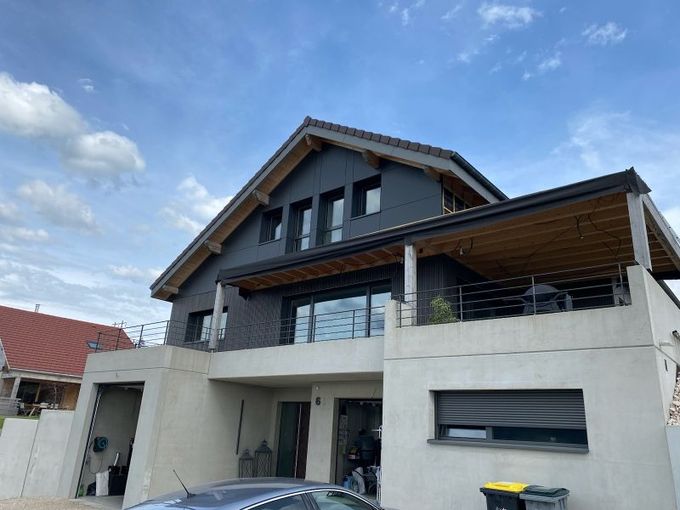 Maison contemporaine avec balcon