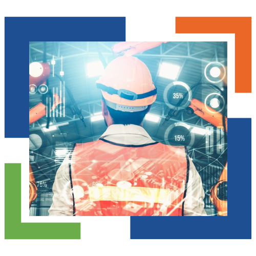 Un hombre con casco y chaleco mira una pantalla en una fábrica.