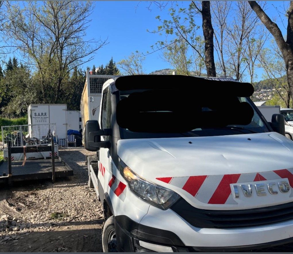 Camion-benne de l'entreprise Location Bennes FCH