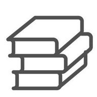 Tres libros están apilados uno encima del otro sobre un fondo blanco.
