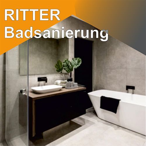 Ein Mann bohrt in einem Zimmer an einer Wand; die Wände sind beschädigt und staubig.