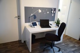 Schreibtisch im Hostel Nordkirchen