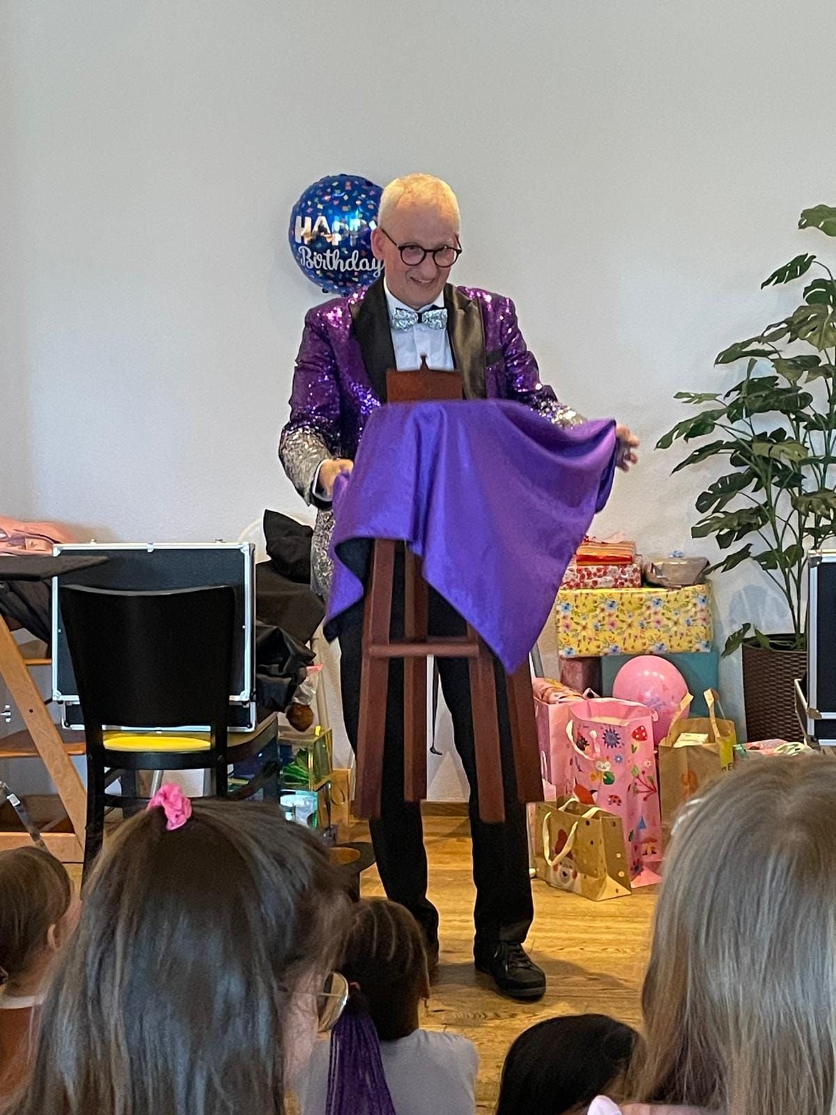 Kindergeburtstag miit kinderzauberer Bortini aus Luzern Kinderzauberer Bortini die Kinder Zaubershow aus Kriens-Luzern Kindergeburtstag kinderzauberei Familienfest