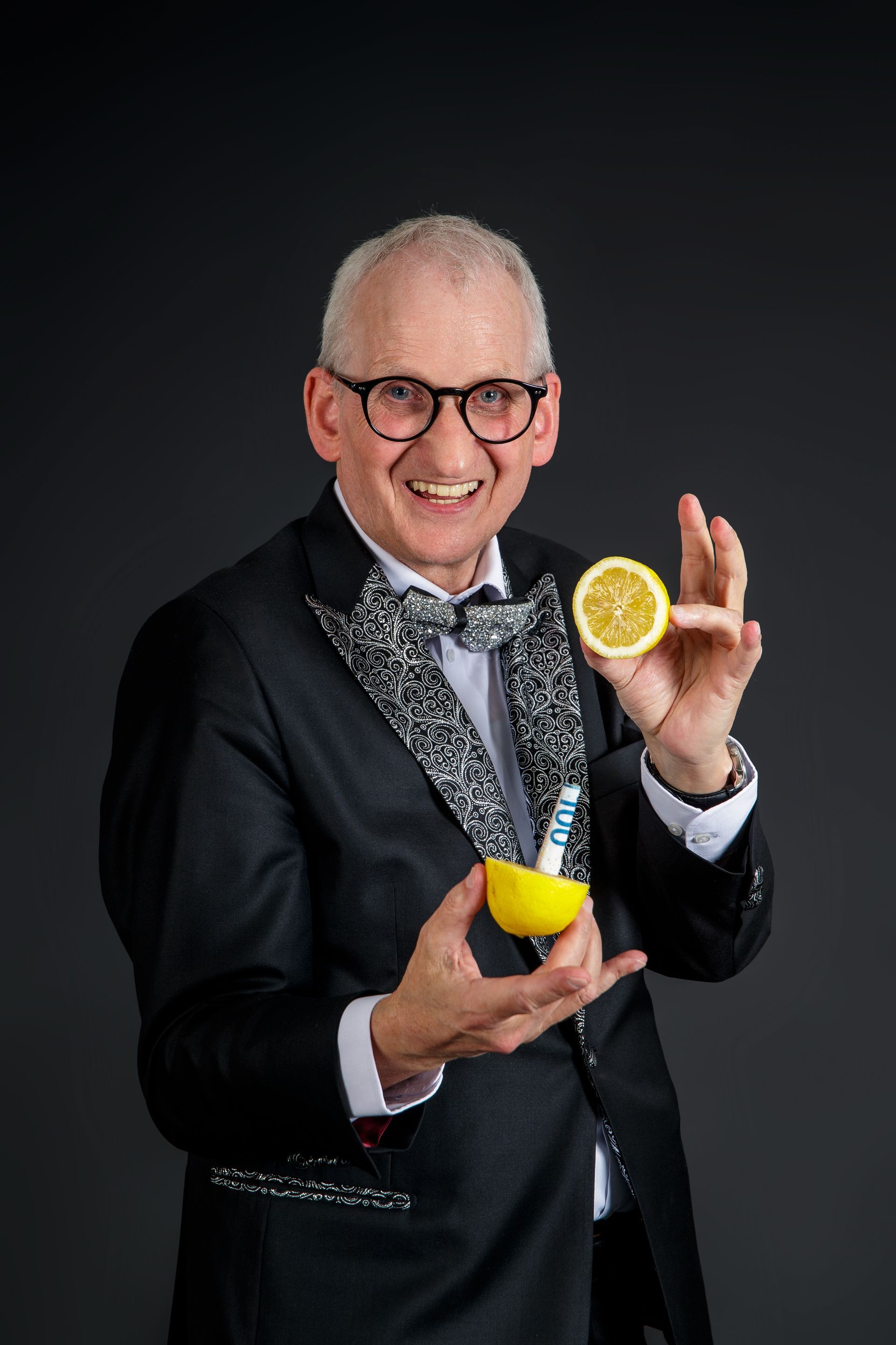 Zauberer Bortini schweizer luzerner Tischzauberer und Partyzauberer 
mit Zaubershow und Tischzauberei Showeinlage Geschäftsanlass Feste Familienfest Höhepunkt Hochzeiten 