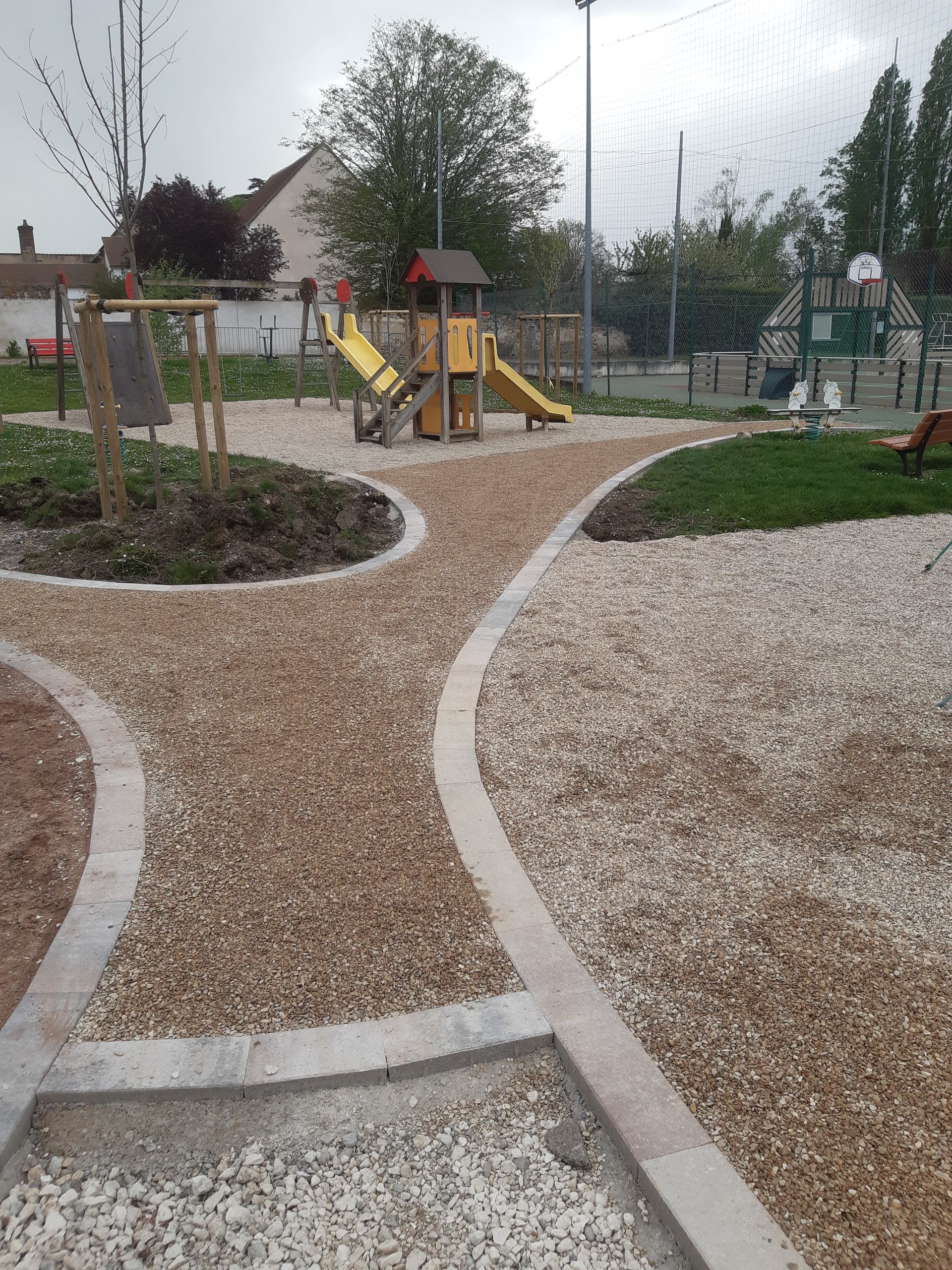 Aménagement d'une aire de jeux pour enfants