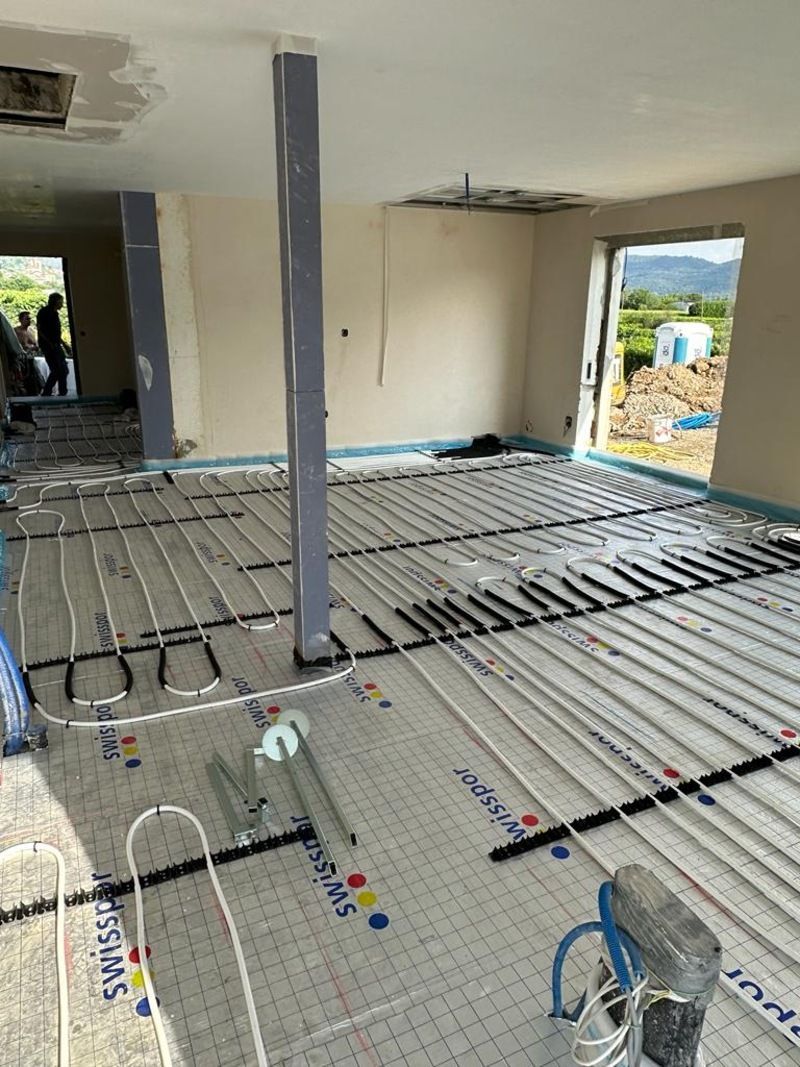 posa di riscaldamento a pavimento