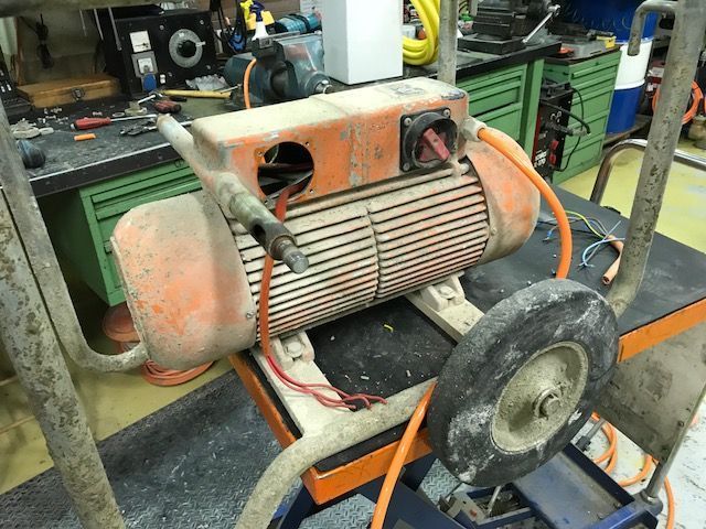 réparation d'un groupe convertisseur pour vibreur à béton