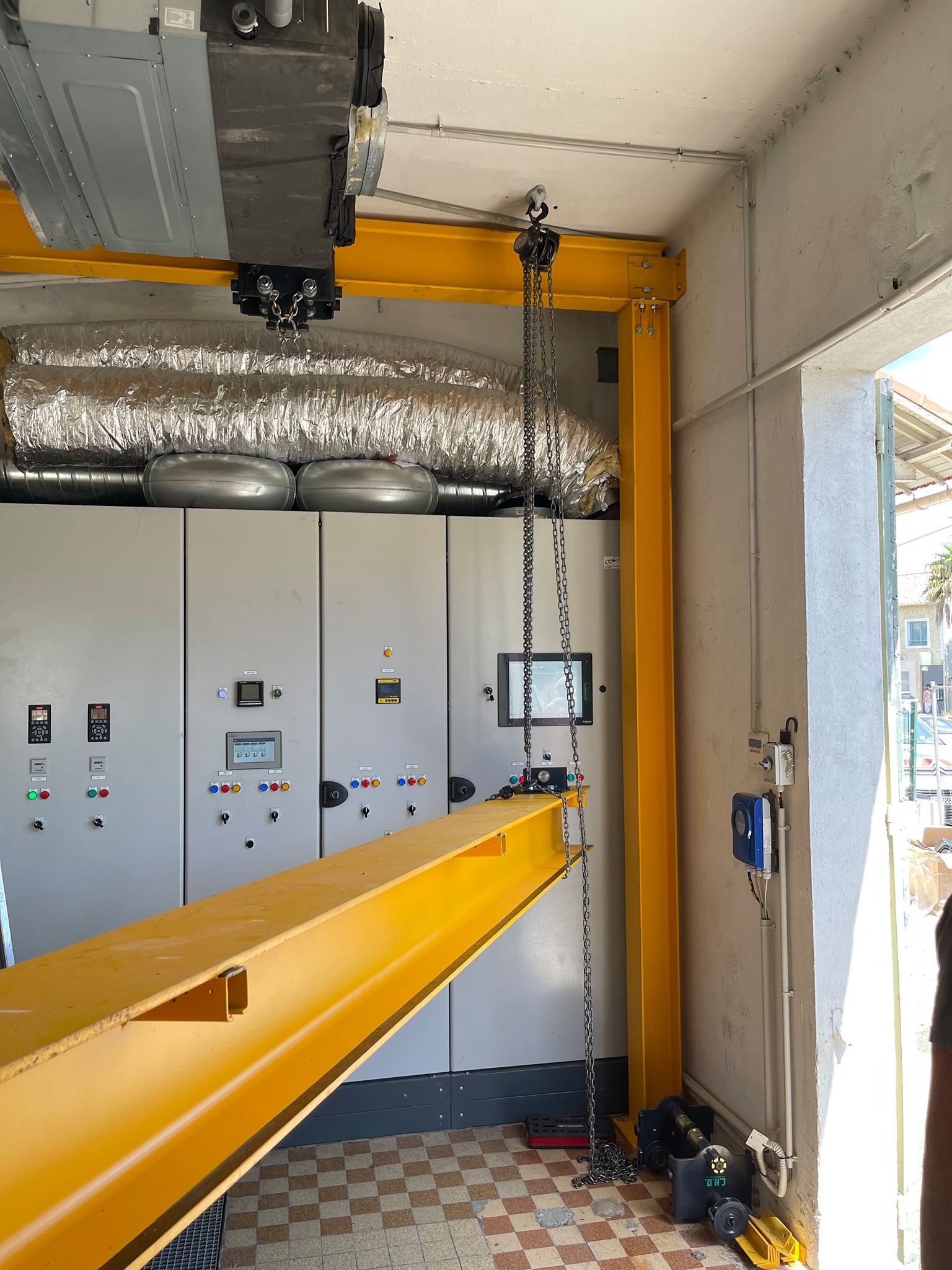 Pont de levage dans un espace réduit