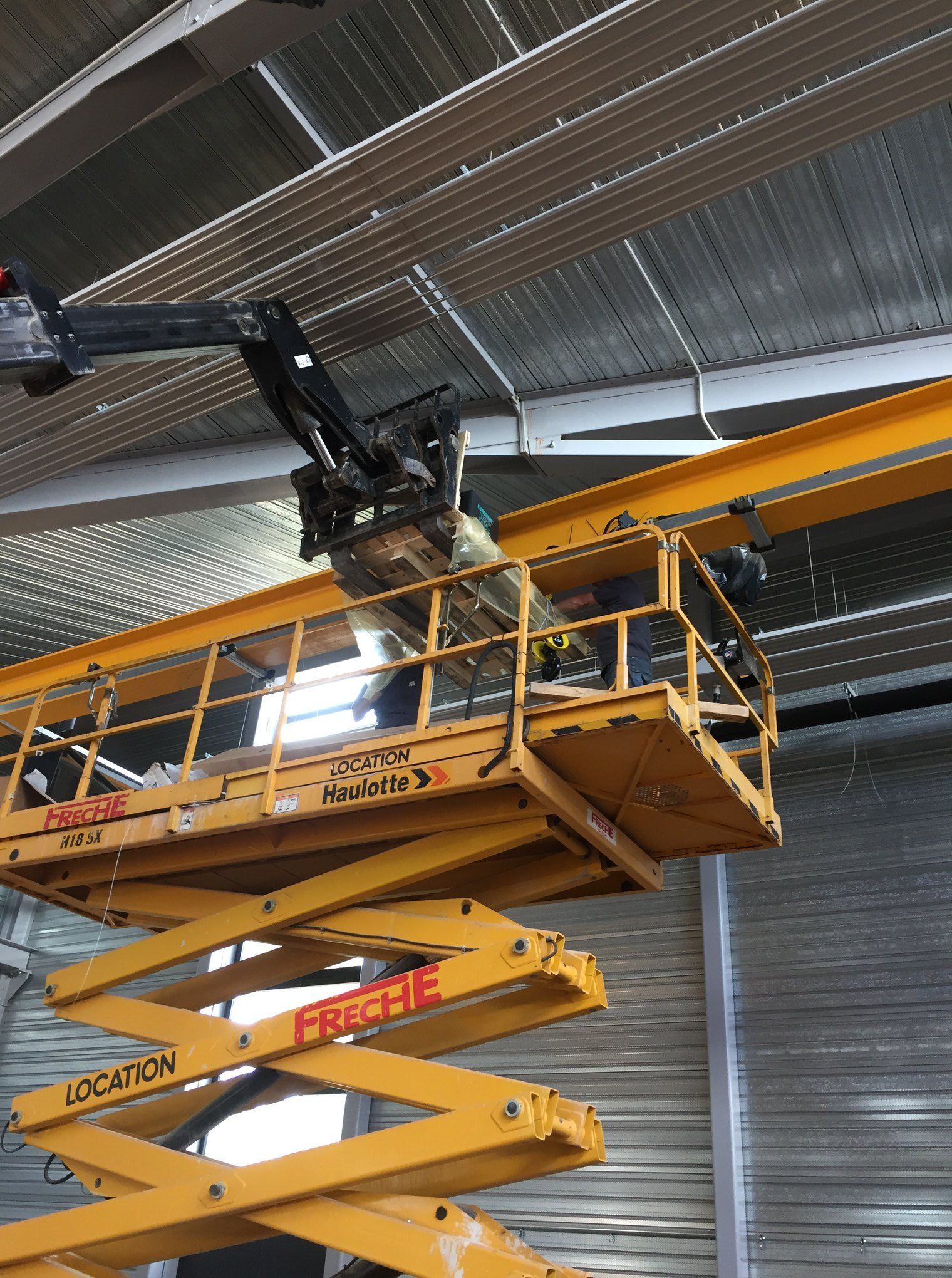 Pont de levage en train de se déplier