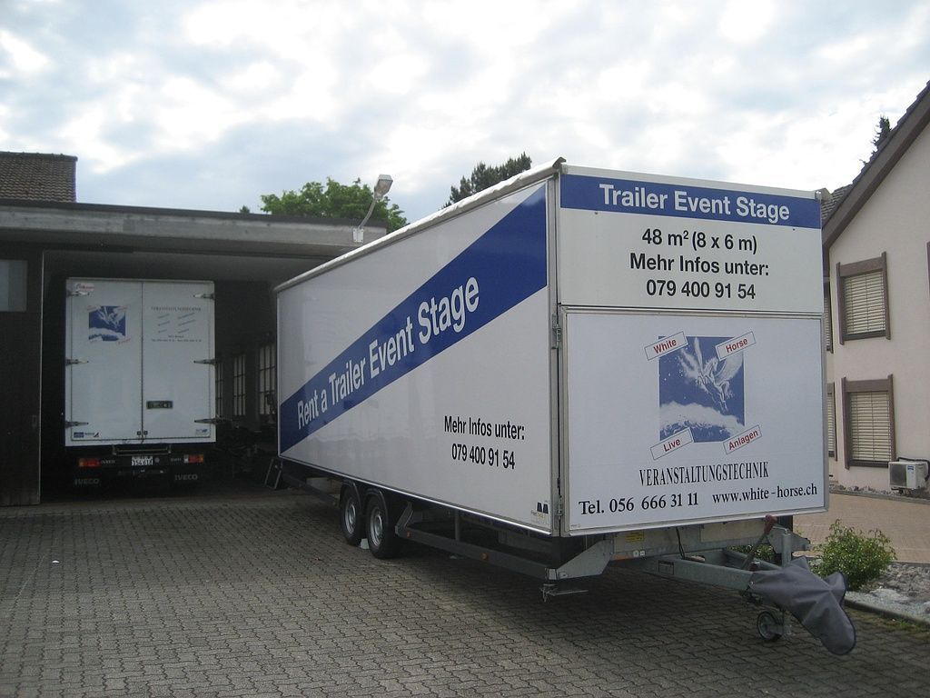 Unternehmensfahrzeug mit Anhänger, White Horse Live Anlagen