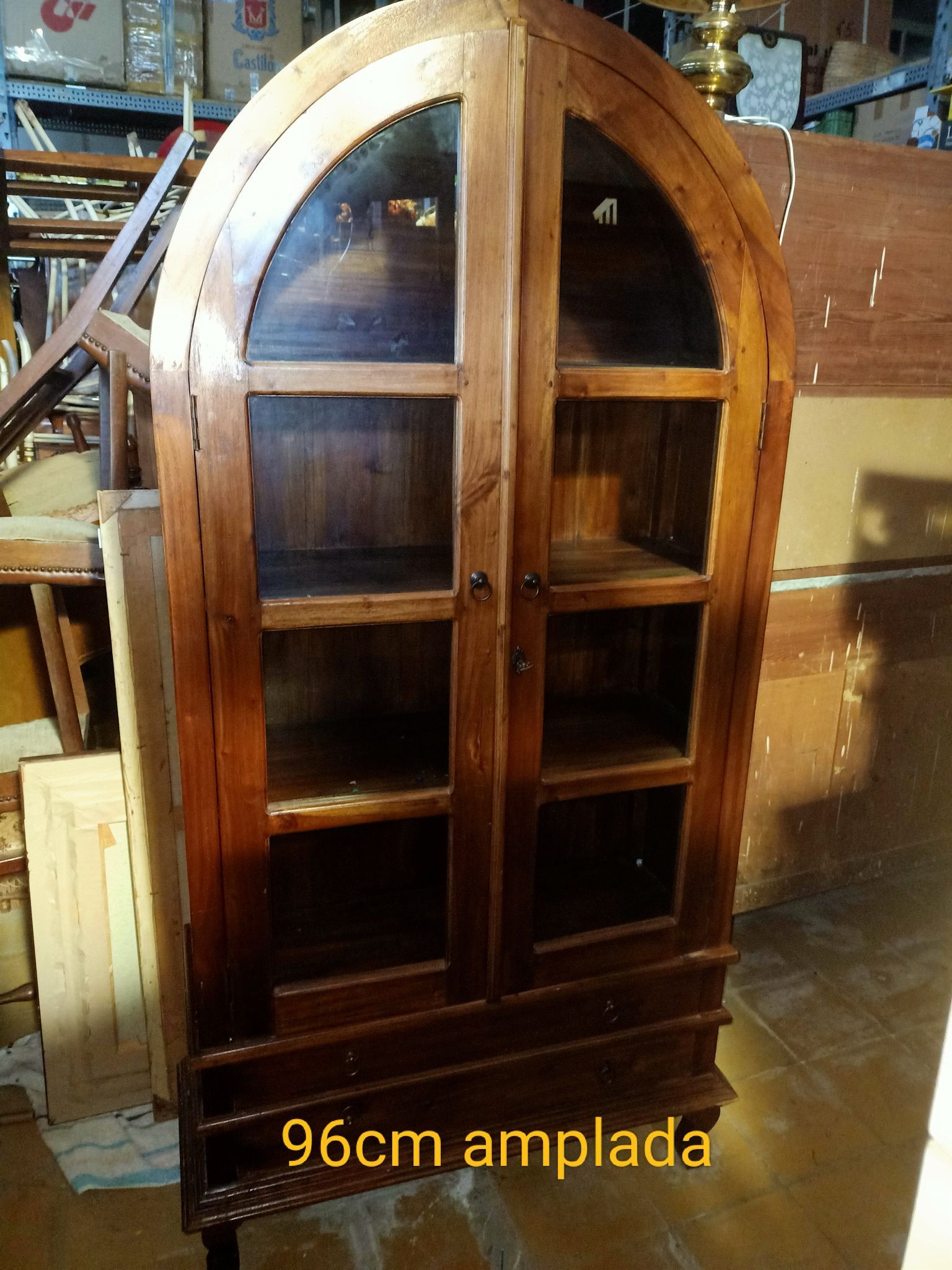 Una imagen de un gabinete de madera con las palabras 96cm ampliada en la parte inferior.