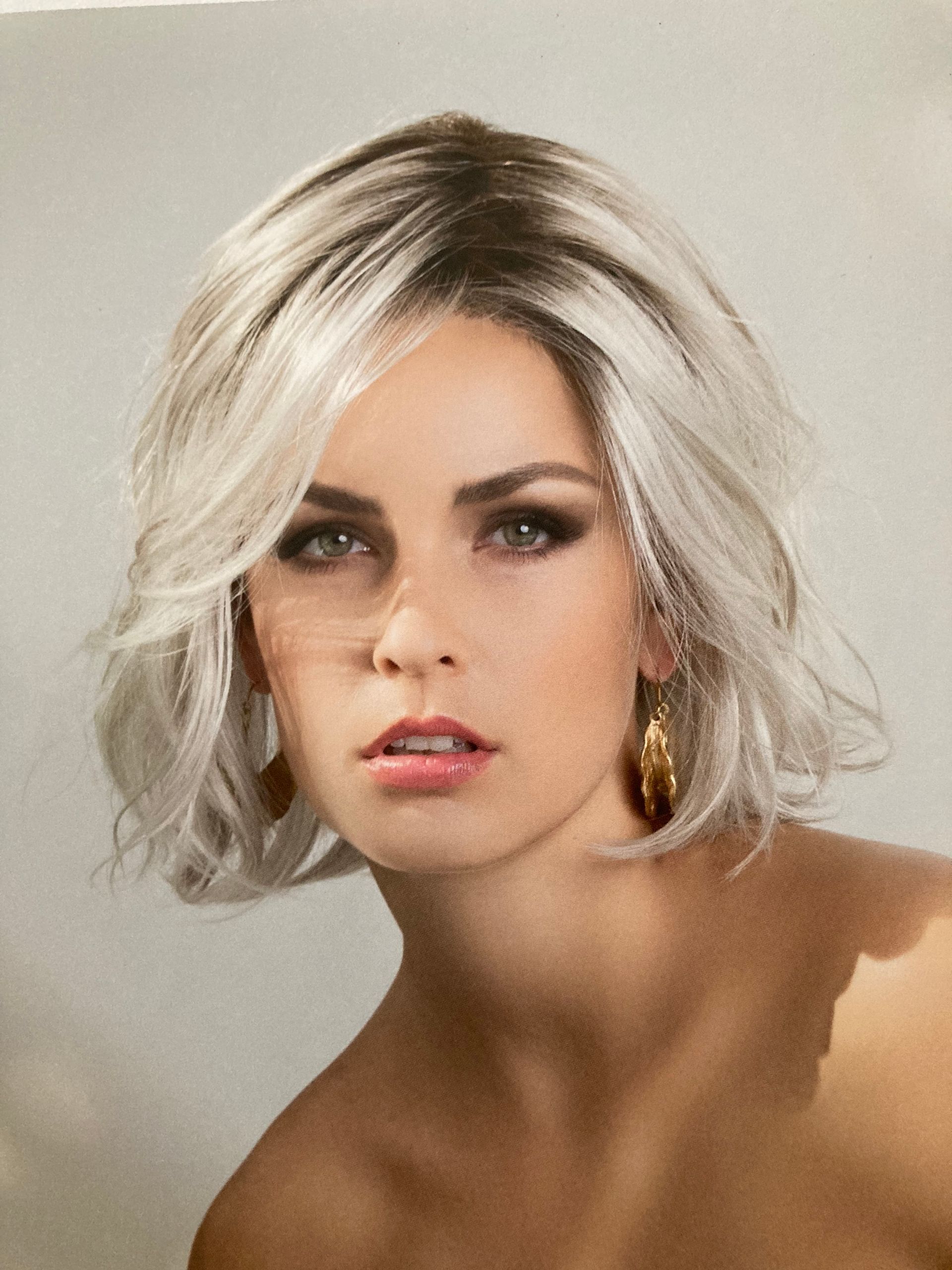 Perruque femme mèches platines