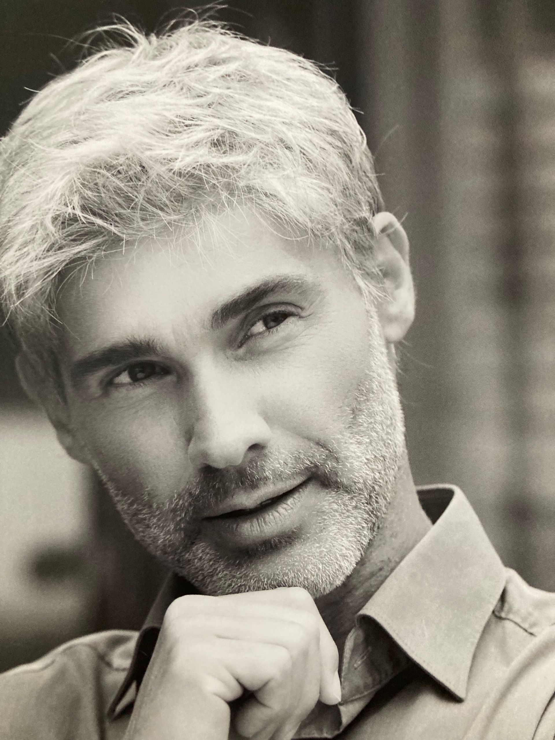 Perruque homme courte et blanche