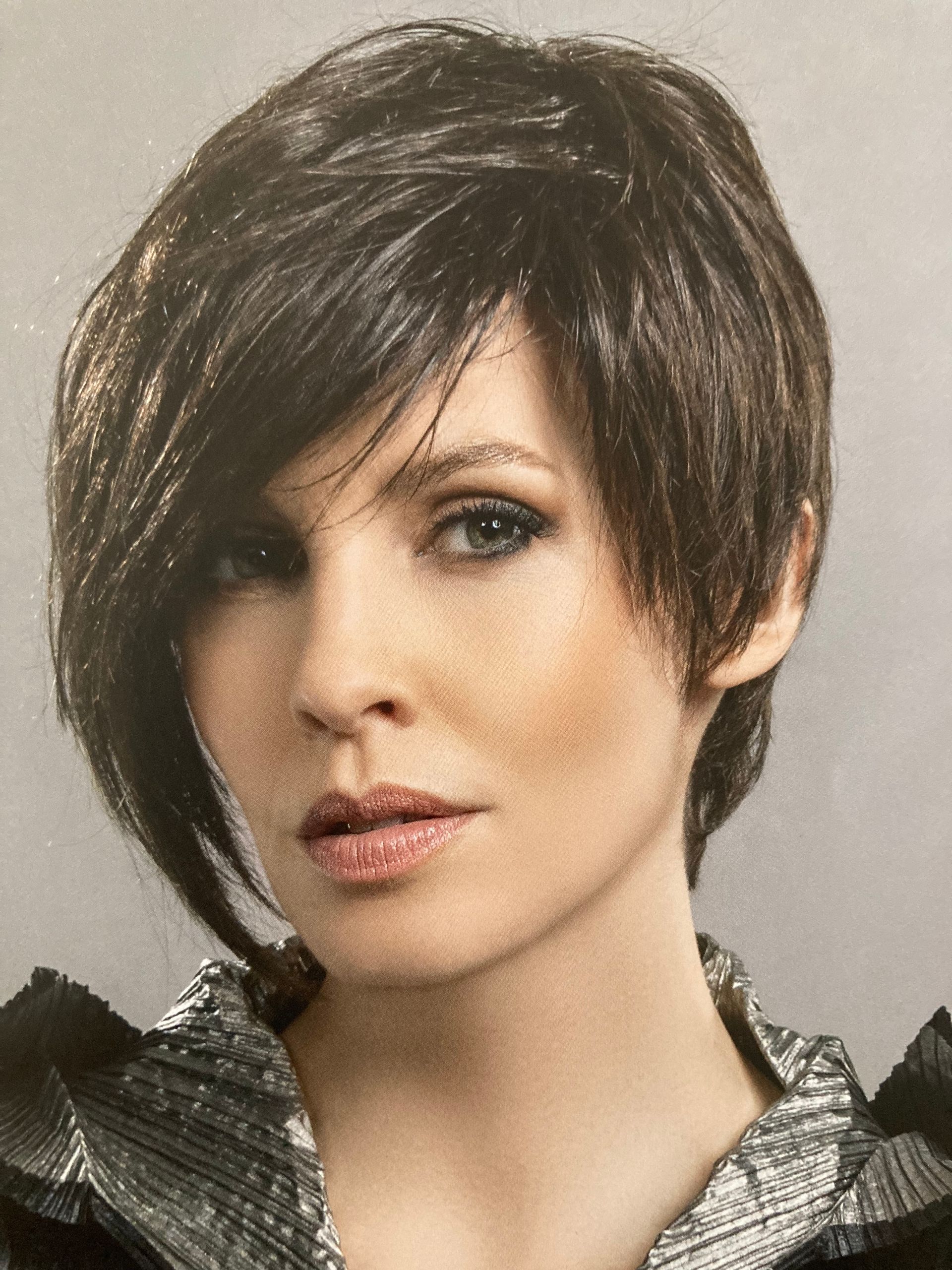 Perruque femme courte et noire